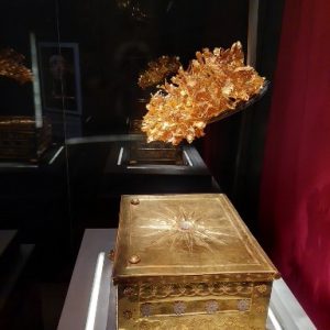 the golden diadem and reliquary of Philip II king of Macedonia - Royal Tombs of Vergina